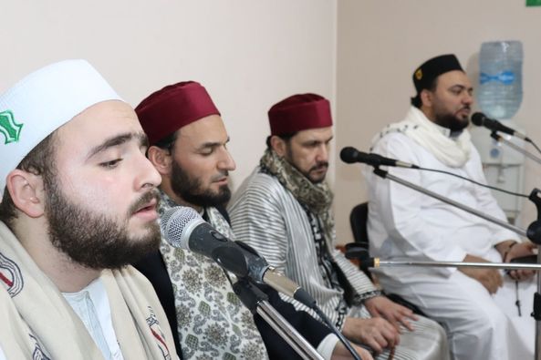 تنظيم إفطار للشباب القادمين إلى مصر