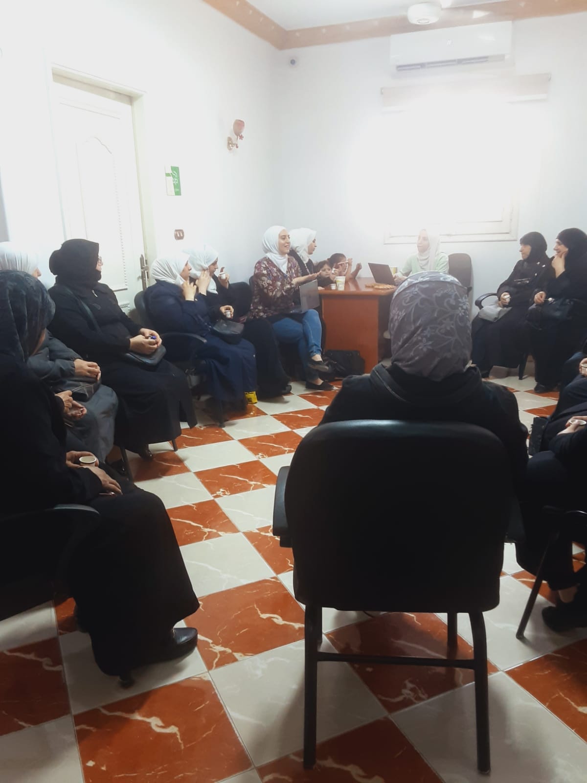 جلسة حوارية للسيدات في مكتب العبور