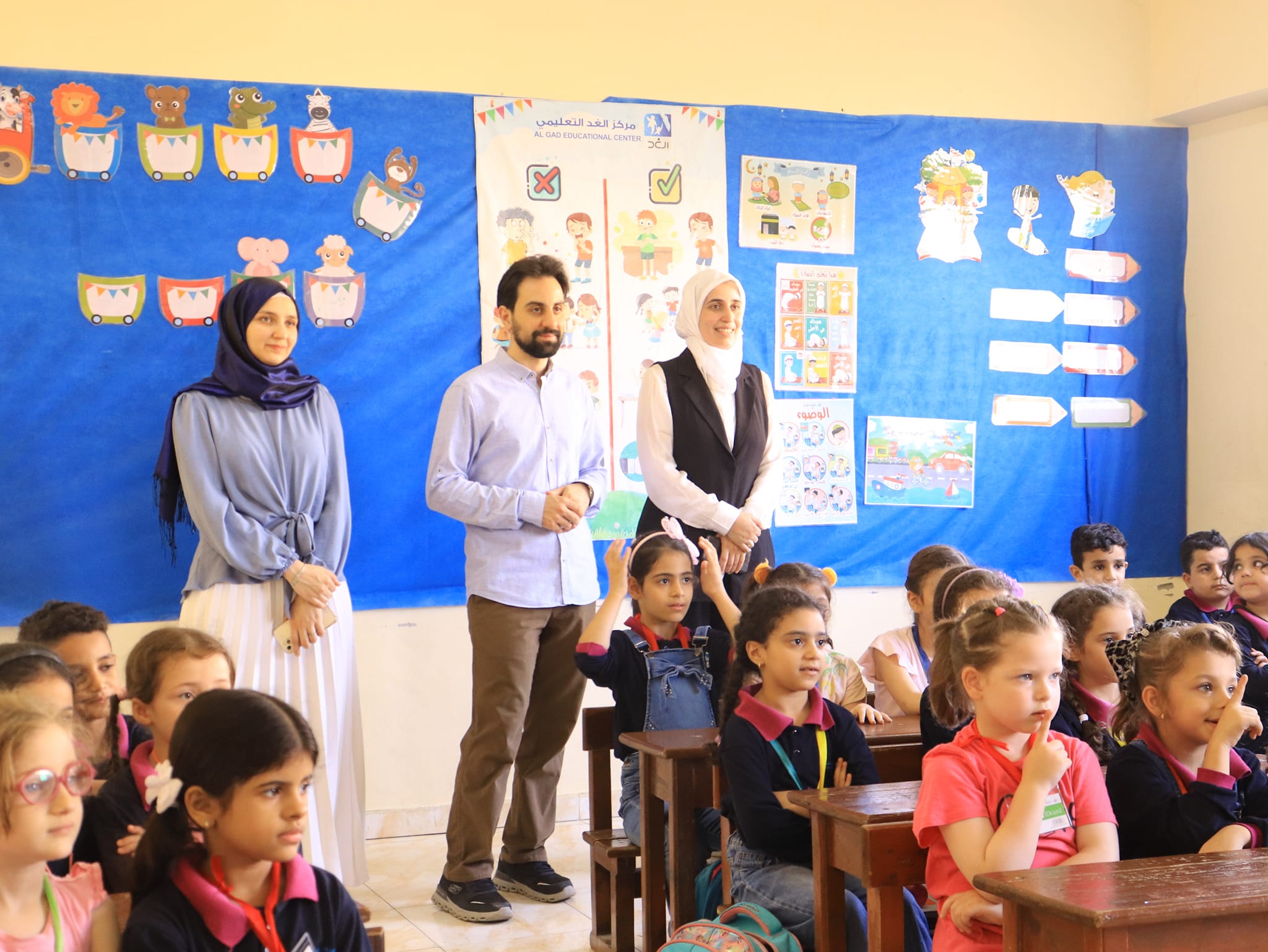 زيارة الدكتور ملهم الخن لمركز سوريا الغد التعليمي في العبور